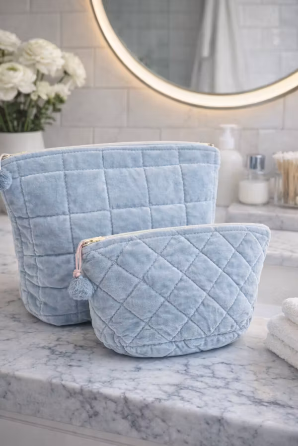 Quiltad necessär i sammet  ljusblå