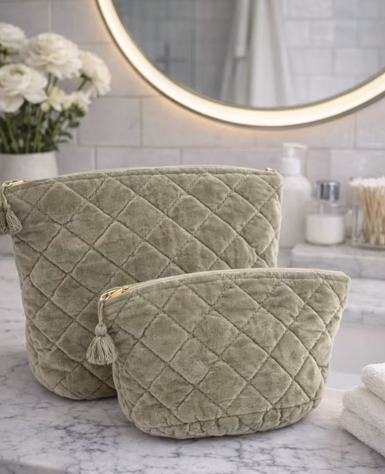 Quiltad necessär i sammet oliv grön