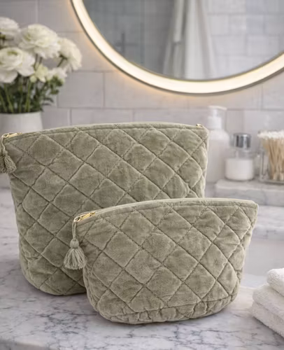 Quiltad necessär i sammet oliv grön