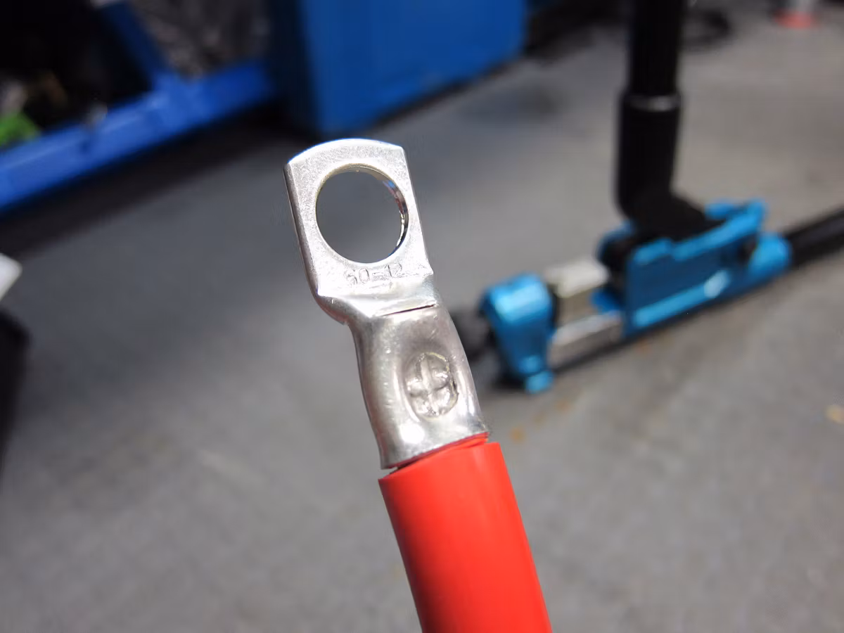Crimpverktyg för batteripol