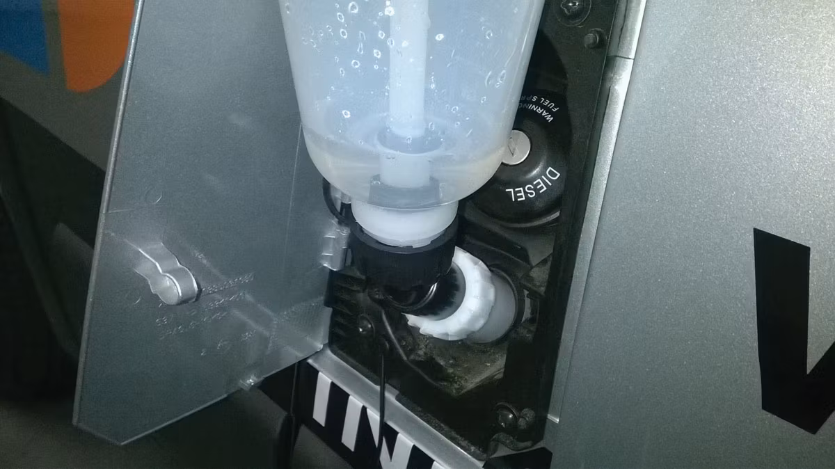Påfyllningstratt för AdBlue® - Vinklad