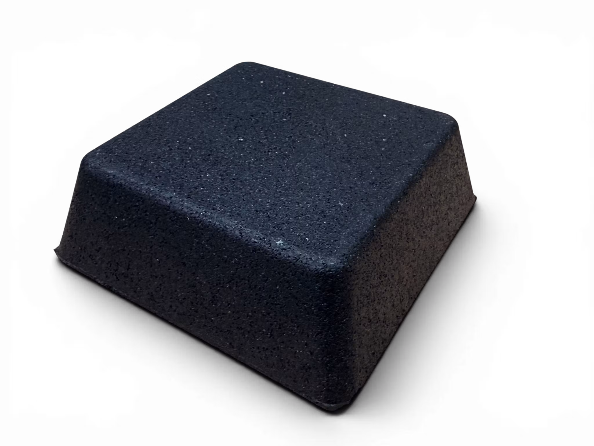 Återvunnen Gummikloss Pyramid 50x150x150 med knoppar