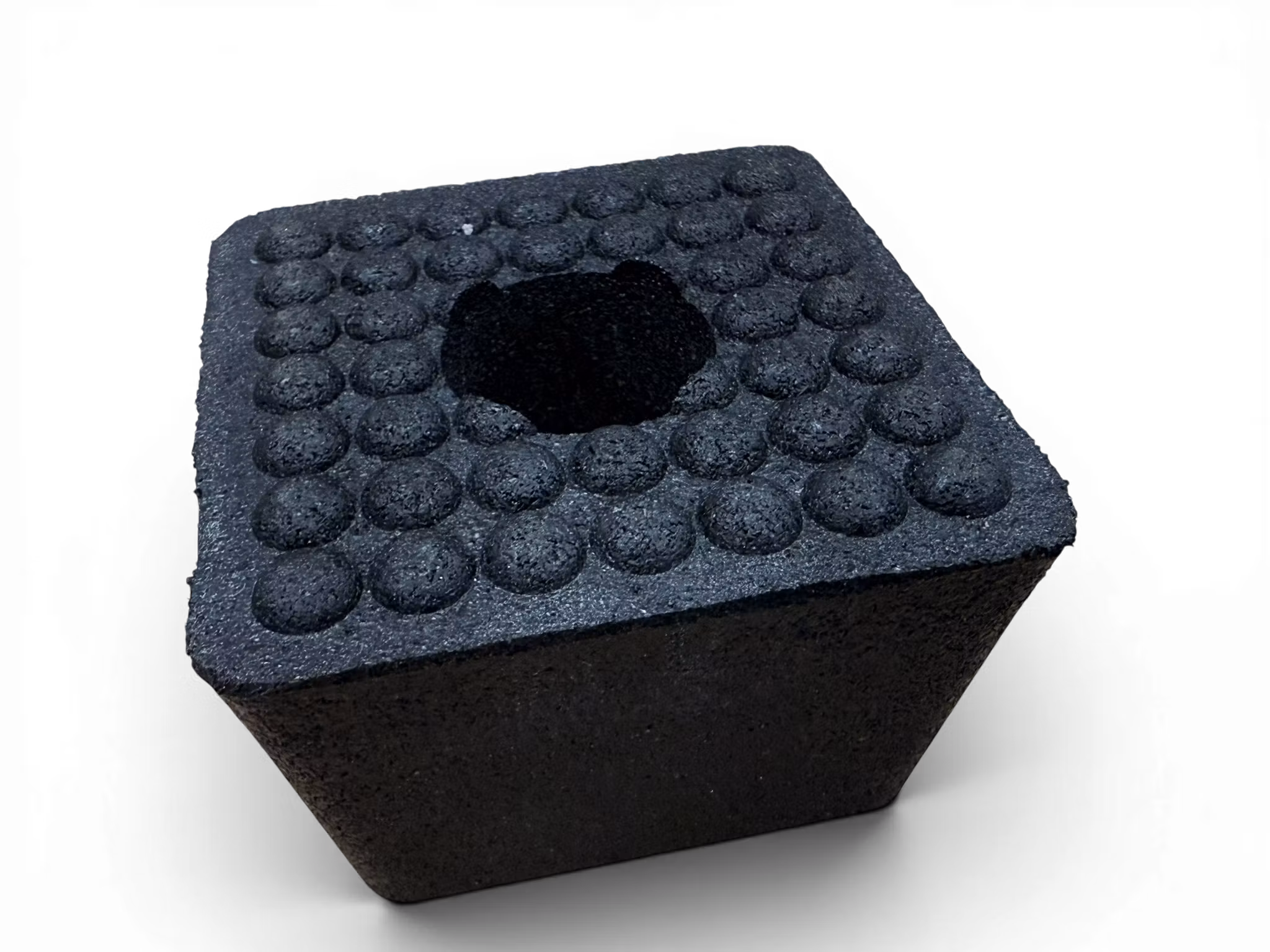 Återvunnen Gummikloss Pyramid 80x120x120 med stora knoppar