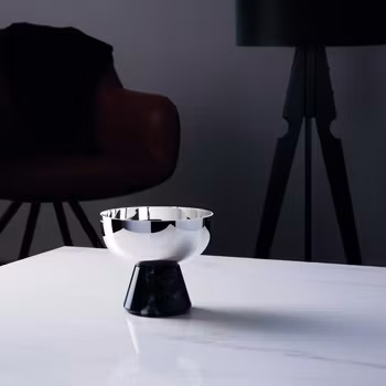Skål på fot D 11 cm, H 9,5 cm Madame pvd rom, 1 st/frp FRANKHUGO