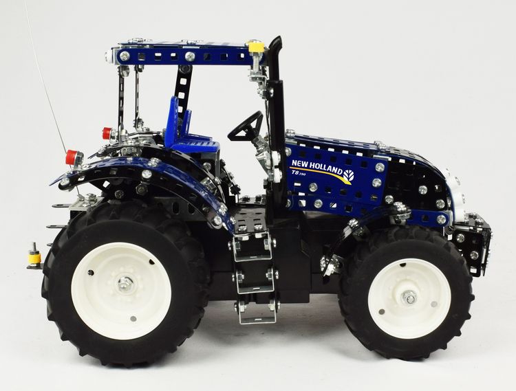 New Holland med Kontroll T8 1:16