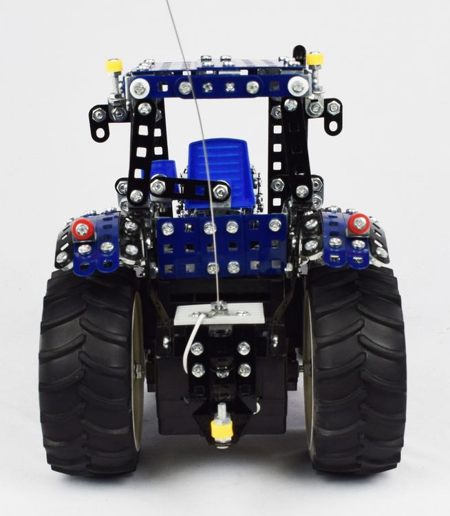 New Holland med Kontroll T8 1:16