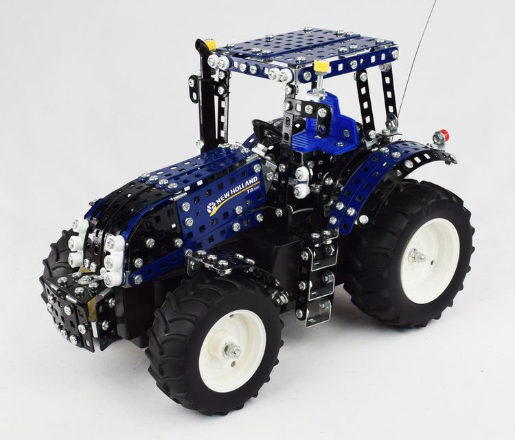 New Holland med Kontroll T8 1:16