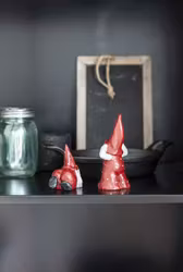 Elmer håller sin hatt