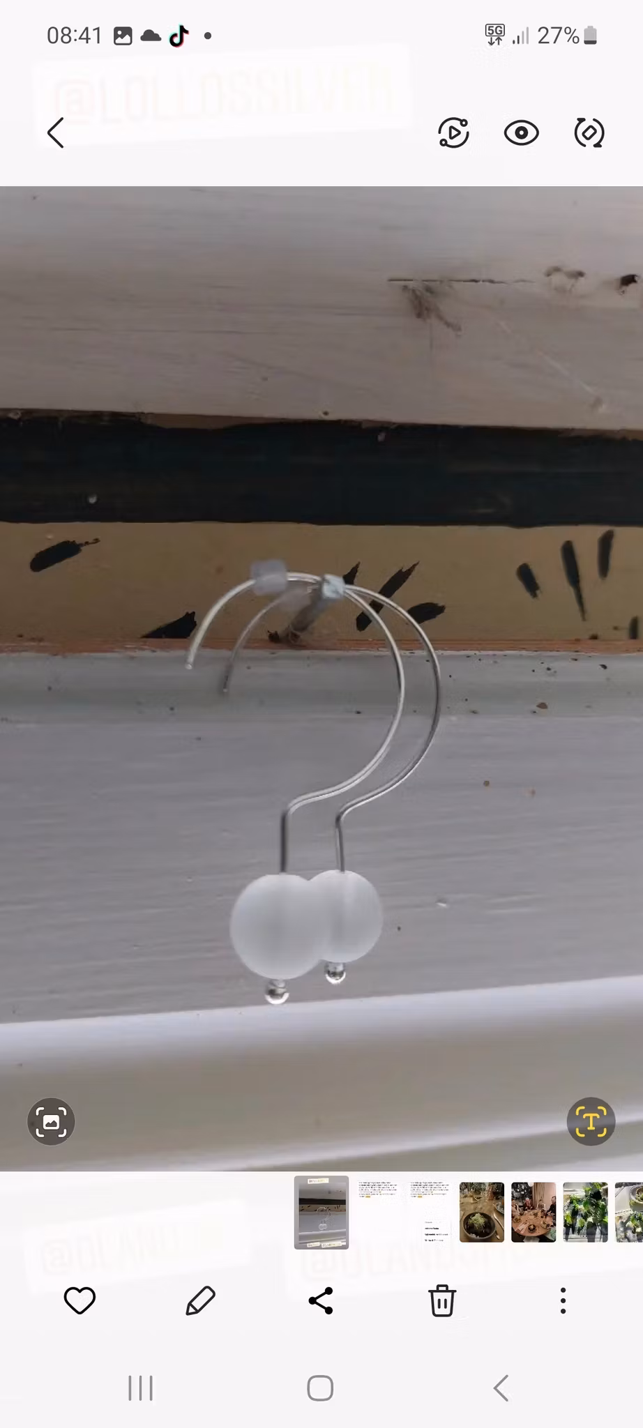 Örhänge "Question mark" med matt kula i bergskristall. medföljer små plaströr som stop.