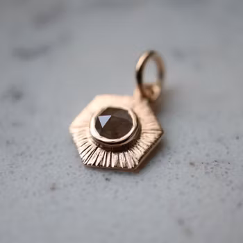 "Sol" Hänge med gråbeige rosenslipad diamant