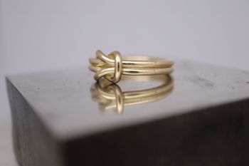 Råbandsknop i rött guld