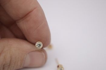 "Liljekonvalj" diamantstuds