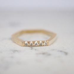 "Honey" alliansring med champagnediamanter