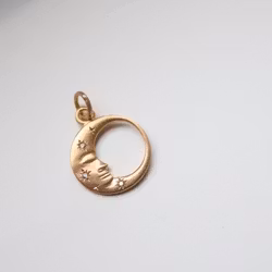 "Mångubbe" i guld med diamantstjärnor