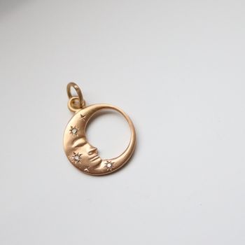 "Mångubbe" i guld med diamantstjärnor