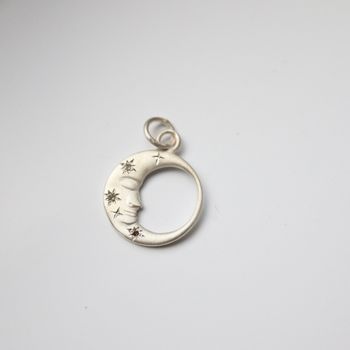 "Mångubbe" i silver med diamantstjärnor