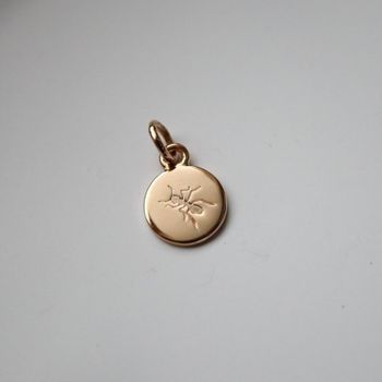 "Myra" hänge i rött guld