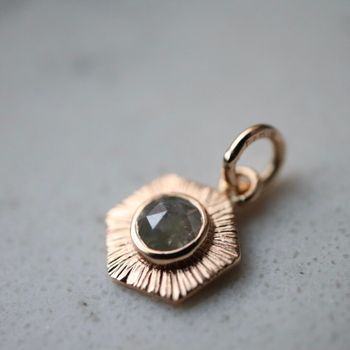"Sol" Hänge med grå rosenslipad diamant