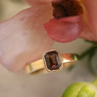 Prickig safir