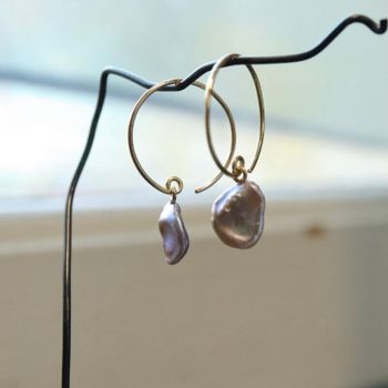 Guldörhänge med rosa lila pärla
