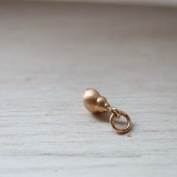 "Lilla Snäckan" hänge i rött guld