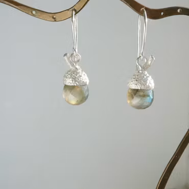 "Ekollon" Örhängen i silver med labradorit