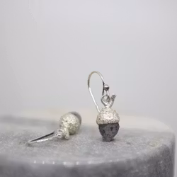 "Ekollon" Örhängen i silver med grå kvarts