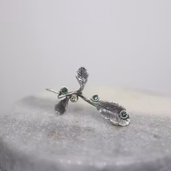 "Dagg" hänge i silver med safirer