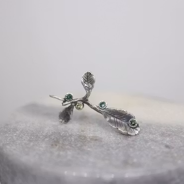 "Dagg" hänge i silver med safirer