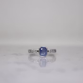 "Safirhimmel" ring i vitt guld med isblå safir och diamantstjärnor