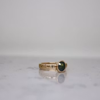 "Safirhimmel" ring i rött guld med en safir och diamantstjärnor