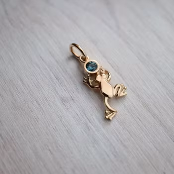 "Lövgroda" guldhänge med safir