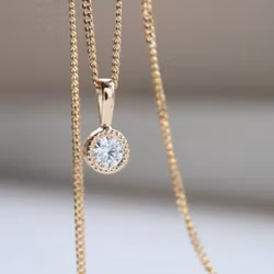 "Liljekonvalj" guldhänge med diamant