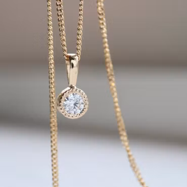 "Liljekonvalj" guldhänge med diamant