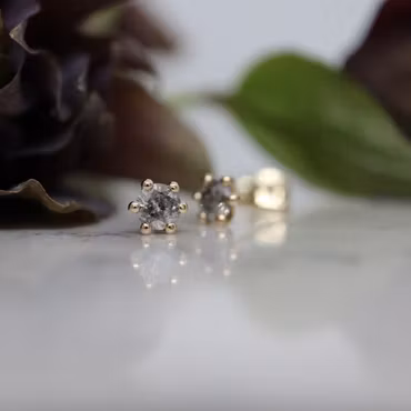 "Fläder" Örhängen i rött guld med salt och peppardiamanter