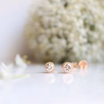 "Liljekonvalj" diamantstuds