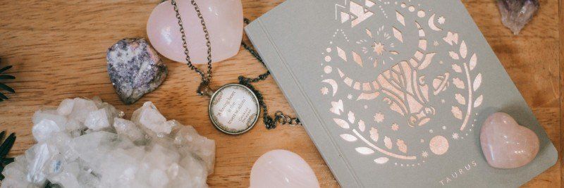 Kristaller för Ditt Stjärntecken: En Guide till Astrologins Värld