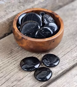 Svart Turmalin platta, touchstone -30% naggade fyndhörnan