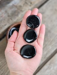 Svart Turmalin platta, touchstone -30% naggade fyndhörnan