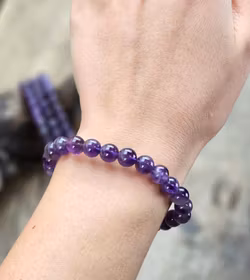 Ametist, armband 8mm runda pärlor -30% fyndexemplar med rökiga inslag