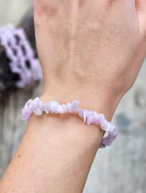 Kunzit, chipsarmband -30% fyndexemplar svagare färg/B-kvalité