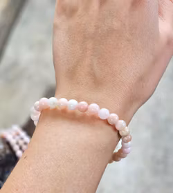 Rosa Opal, armband 6mm runda pärlor -30% fyndexemplar svagare färg