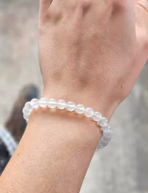 Vit Regnbågsmånsten, armband 6mm runda pärlor -30% fyndexemplar lägre kvalité/något mindre skimmer