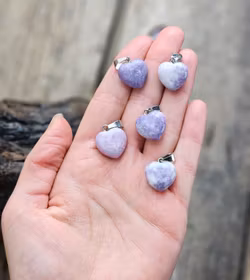 Lepidolit hjärta, silverpläterat hänge -30% fyndexemplar ljusa/B-kvalité