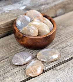 Månsten med skimmer, touchstone -30% fynd nagg