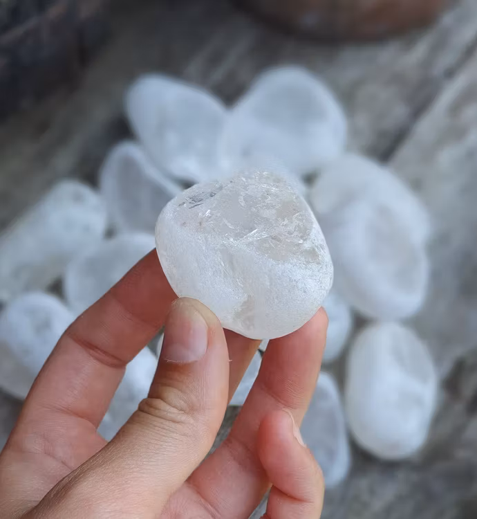 Bergskristall, EMA-ägg - 50% rabatt nagg/mindre storlek