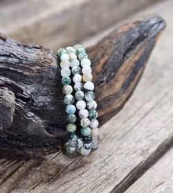 Trädagat, armband 6mm runda pärlor -30% med vinröda/bruna inslag