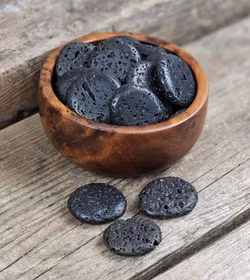 Svart Lavasten platta, små touchstone -50% fynd inslag av polermedel