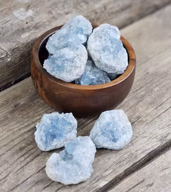 Celestinkluster, liten -50% B/C-kvalité