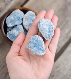 Celestinkluster, liten -50% B/C-kvalité